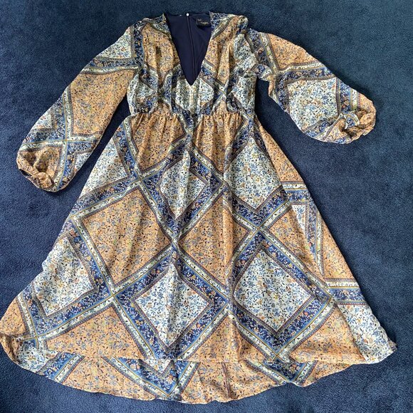 NWOT Just Taylor Navy Patterned Chiffon Cuffed Sleeve V Neck Midi Hi-Lo Dress 10 - Picture 3 of 4